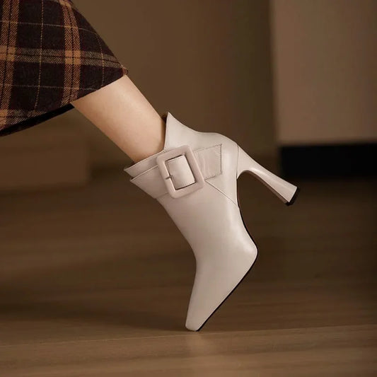 Aveline - Botins com Fivela para Mulher