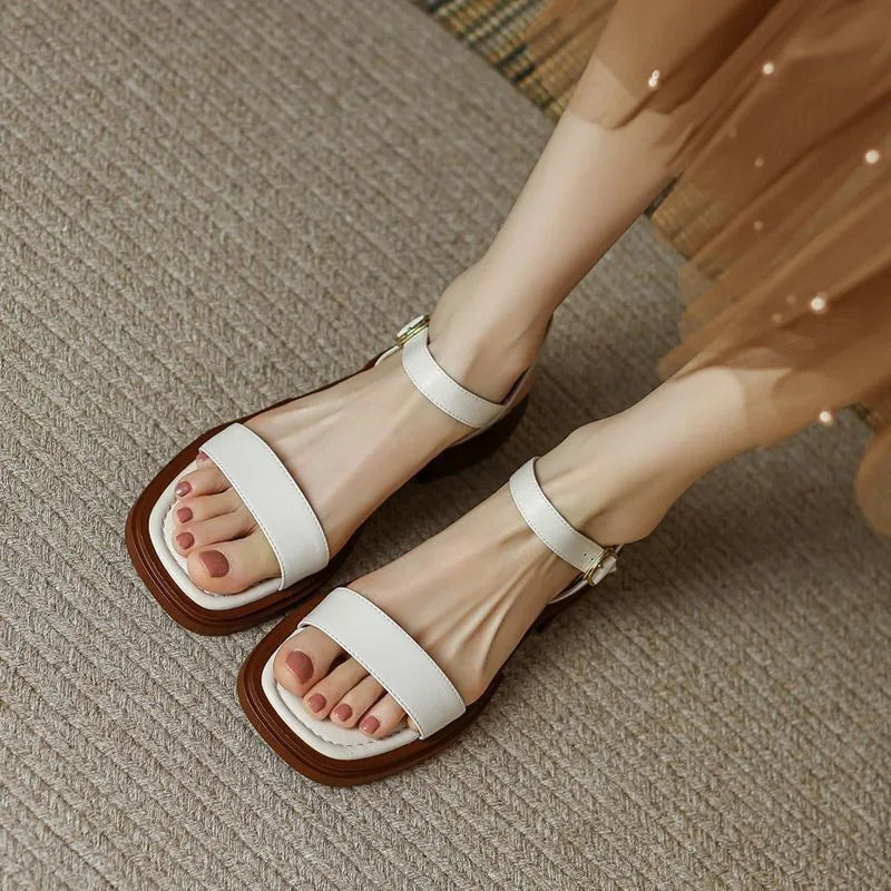 June – Dámské sandály s nezbytnou elegancí