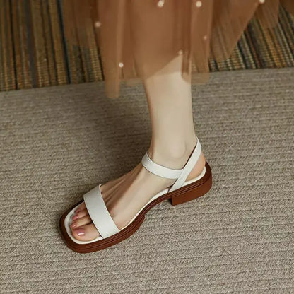 June – Dámské sandály s nezbytnou elegancí