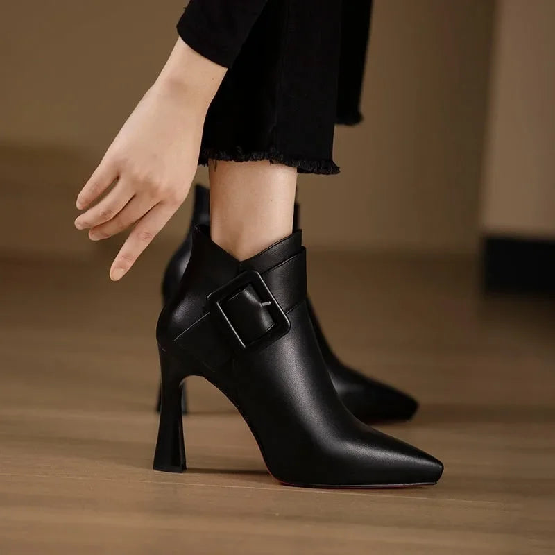 Aveline - Botins com Fivela para Mulher