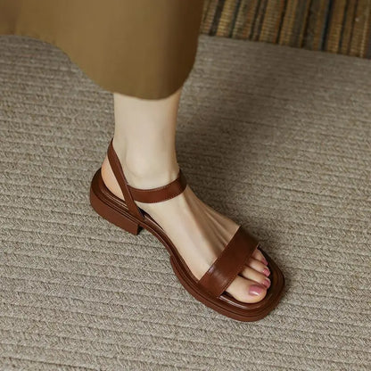 June – Dámské sandály s nezbytnou elegancí